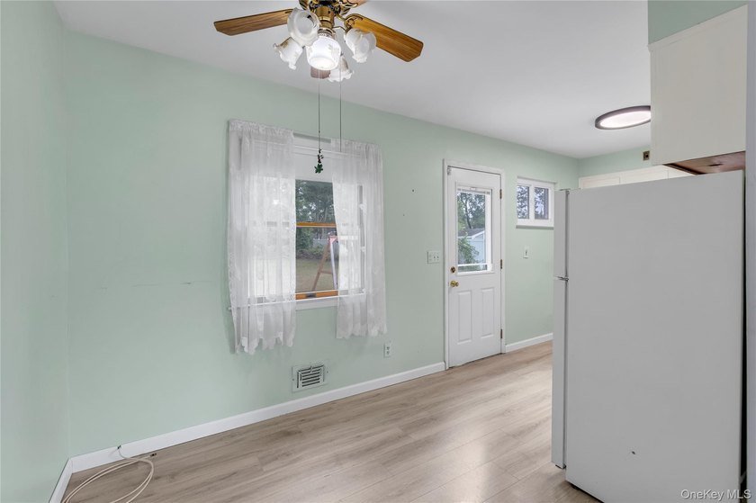 Welcome to this charming three-bedroom, one-bath home, perfectly - photo 8