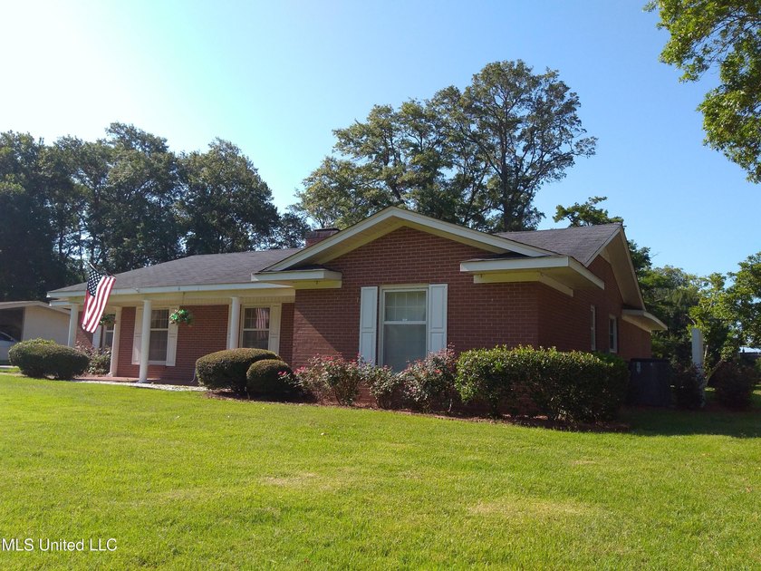 Three Bedroom Three and a Half Bath Great Family Neighborhood - photo 6