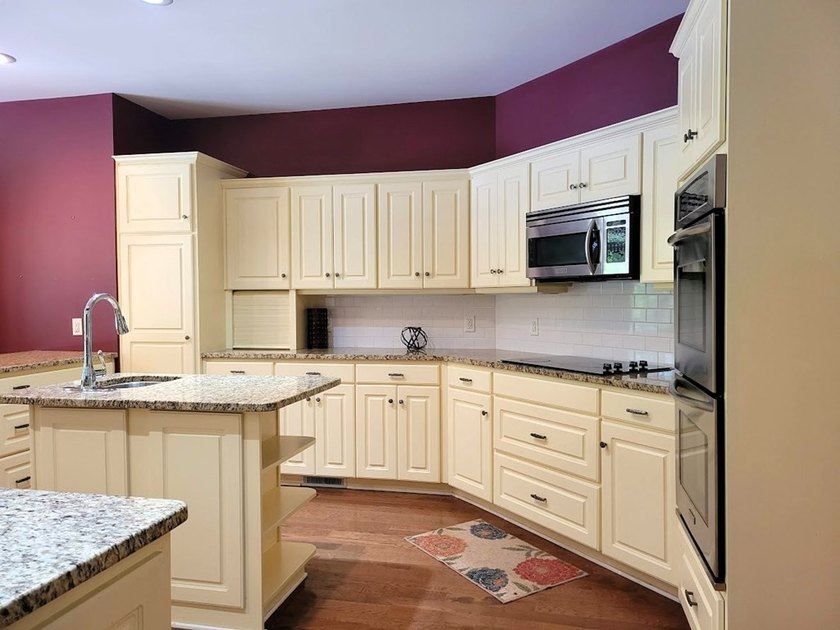 Enjoy waterfront living on Lake Murray. Beautiful home with a - photo 11