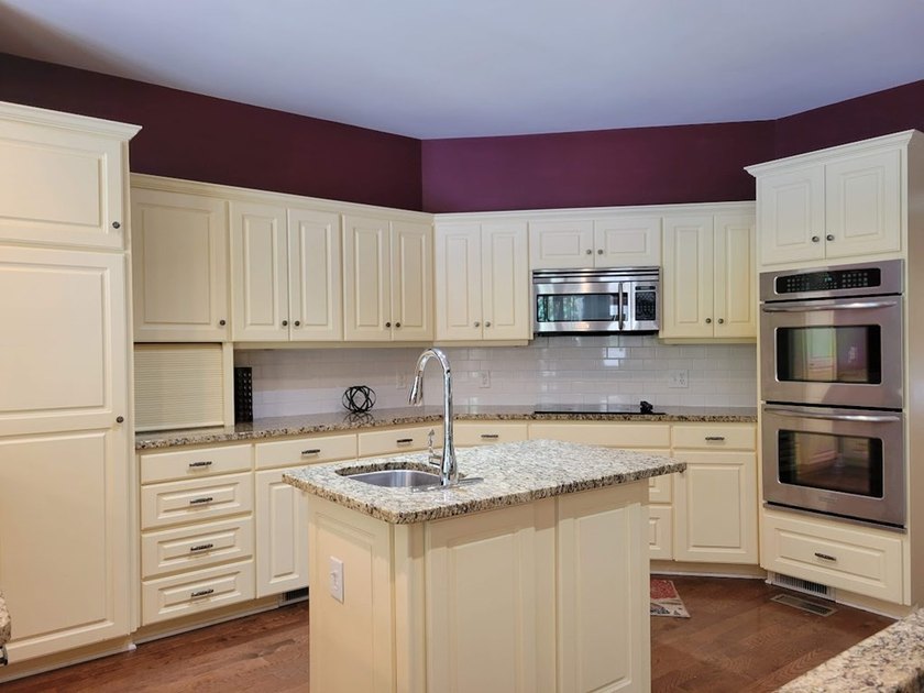 Enjoy waterfront living on Lake Murray. Beautiful home with a - photo 14