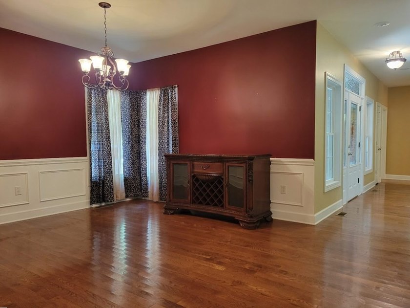 Enjoy waterfront living on Lake Murray. Beautiful home with a - photo 18