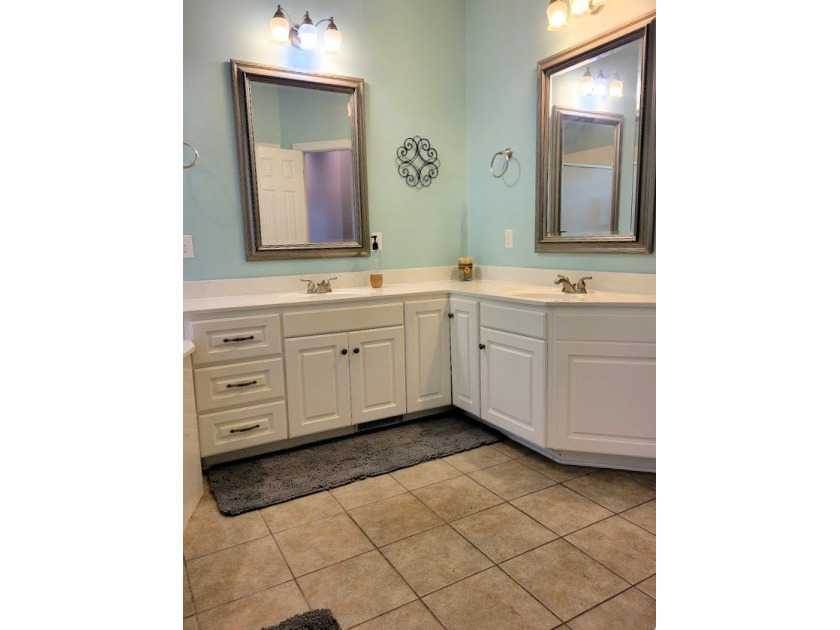 Enjoy waterfront living on Lake Murray. Beautiful home with a - photo 30
