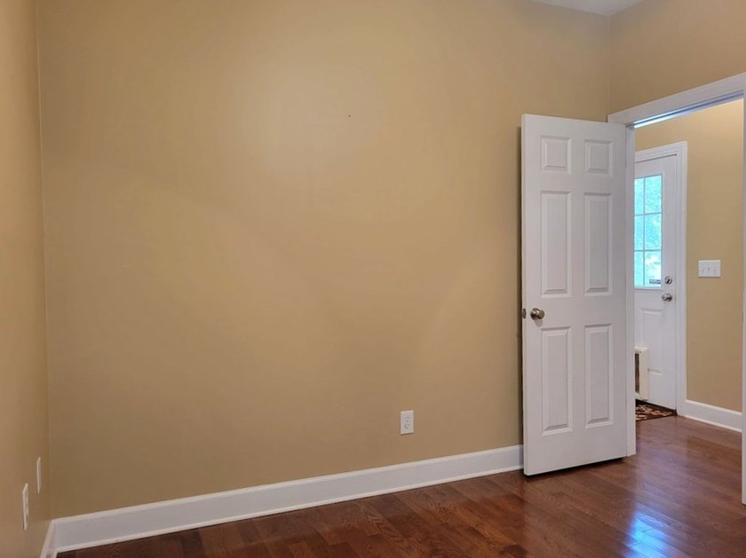 Enjoy waterfront living on Lake Murray. Beautiful home with a - photo 43