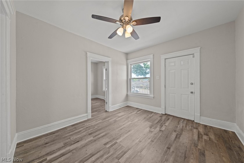 Welcome to this beautifully renovated, move-in-ready 5-bedroom - photo 4