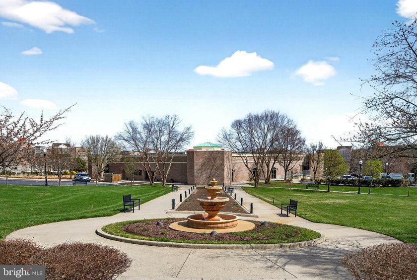 GREAT NEW PRICE on this freshly painted top floor unit with - photo 6