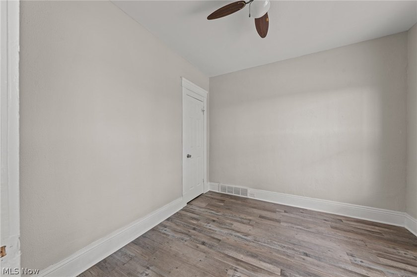 Welcome to this beautifully renovated, move-in-ready 5-bedroom - photo 7