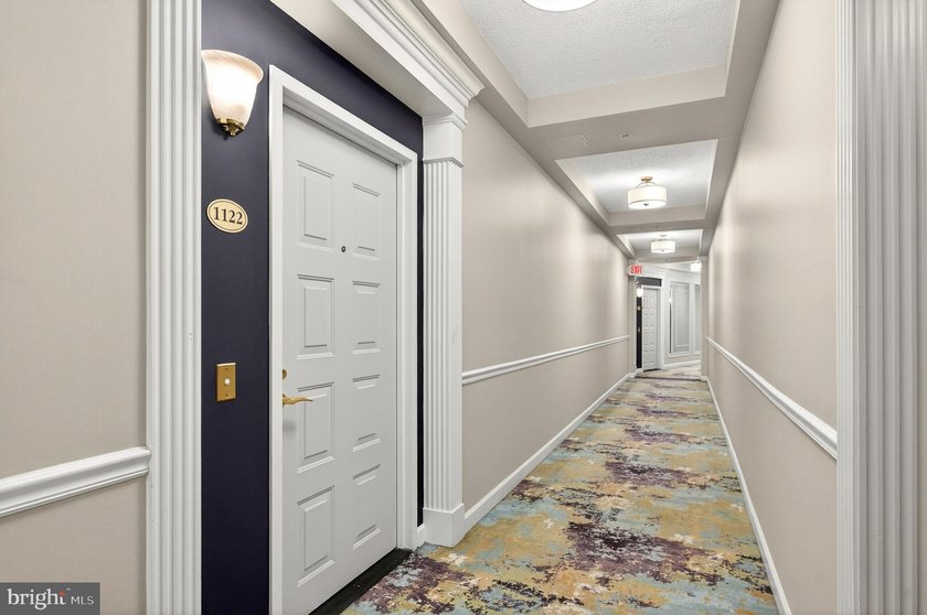 GREAT NEW PRICE on this freshly painted top floor unit with - photo 7