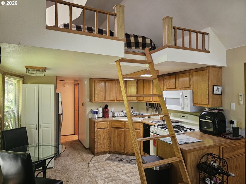 Welcome to Whaleshead Beach Resort! This spacious cabin offers - photo 7