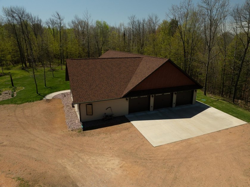Amazing custom built home on 40 wooded acres near White Lake in - photo 6
