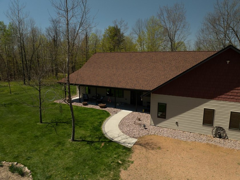 Amazing custom built home on 40 wooded acres near White Lake in - photo 7