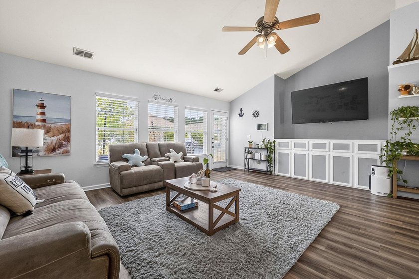 This is a short sale property. Welcome to this charming - photo 10
