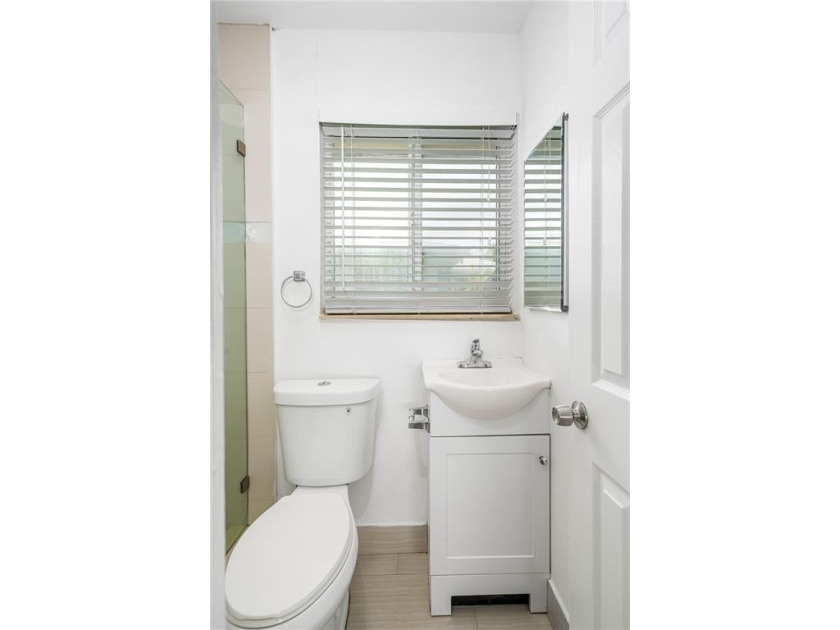 Well-maintained duplex in the heart of Oakland Park offering - photo 12