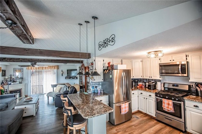 Move in Condition! Incredible views of the Lake Of The Ozarks - photo 6