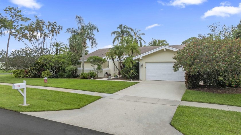 Move right into this beautifully updated 4-bedroom + office - photo 2