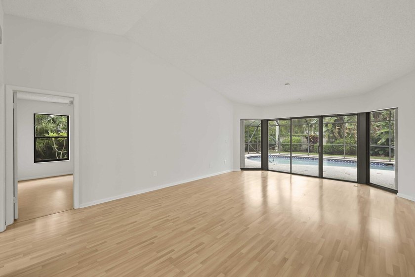 Move right into this beautifully updated 4-bedroom + office - photo 7