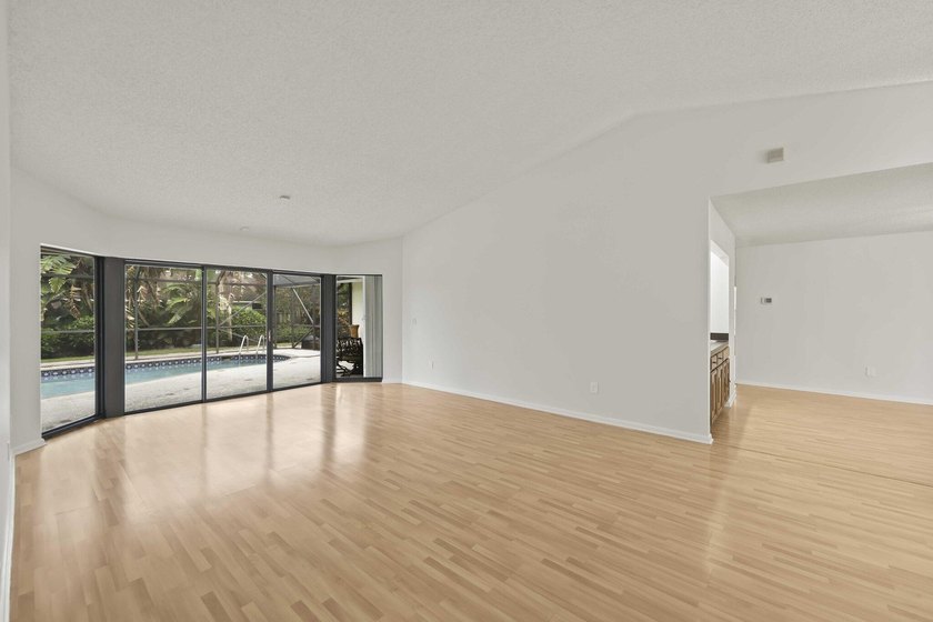 Move right into this beautifully updated 4-bedroom + office - photo 8