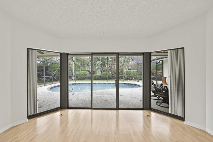 Move right into this beautifully updated 4-bedroom + office - photo 9
