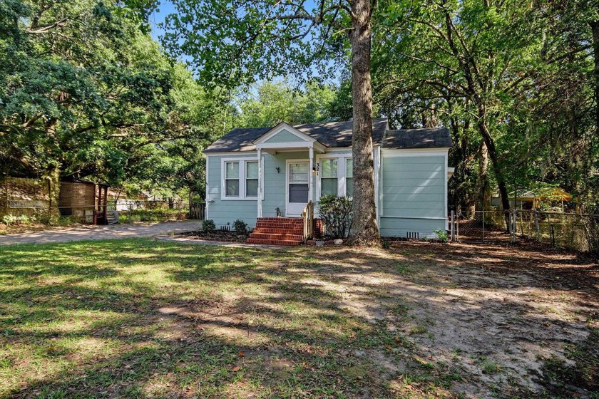 Welcome to 321 Park Street, Georgetown, SC, which is a charming - photo 4