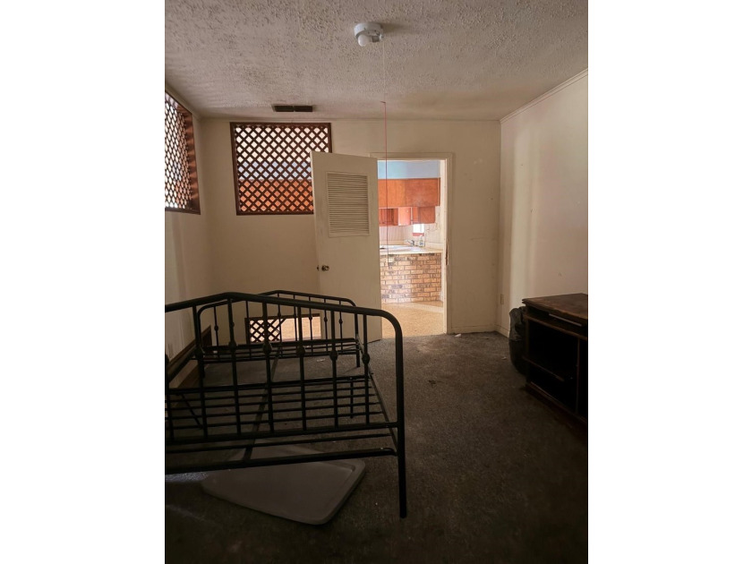 Great investor or first time owner home. Huge front yard to play - photo 14