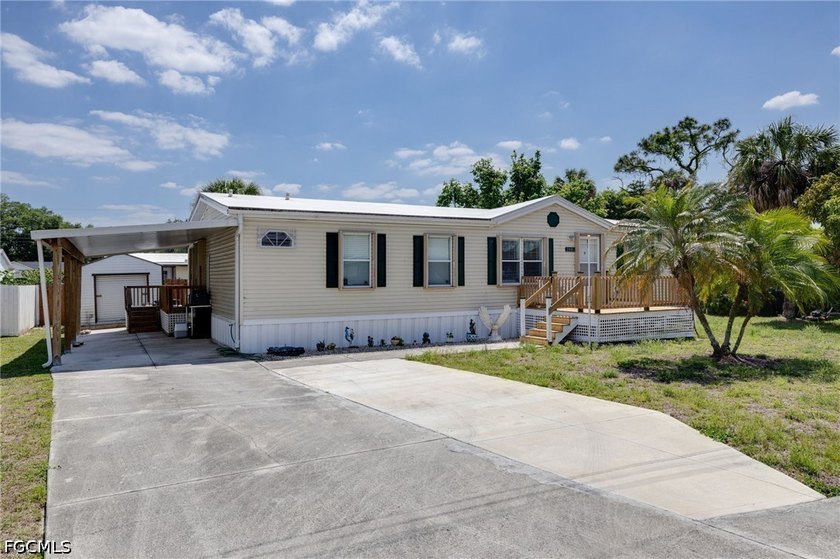 PRICED TO SELL!! Spacious Double Wide, in a quiet and friendly - photo 2