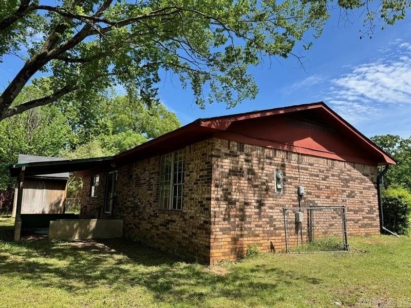 Affordable one-story brick traditional style home conveniently - photo 3