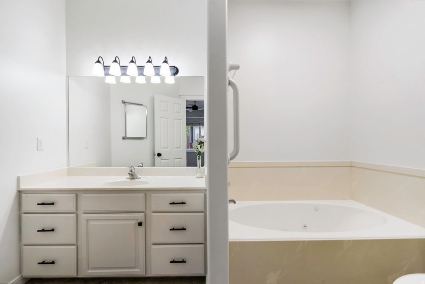 PRICE DROPPED!! NEWLY RENOVATED!! This one won't last! BRAND-NEW - photo 22