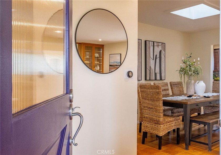 Love at first sight! A welcoming open-concept floorpan greets - photo 5