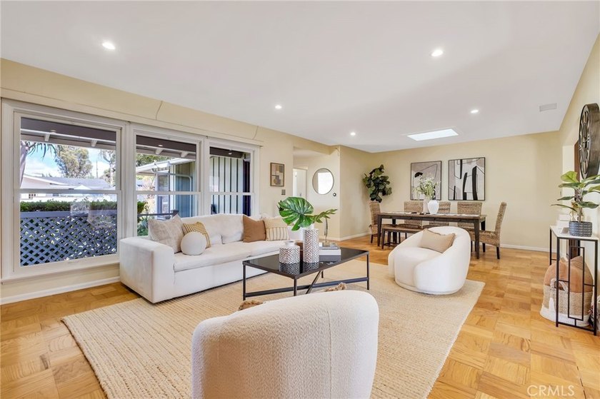 Love at first sight! A welcoming open-concept floorpan greets - photo 10