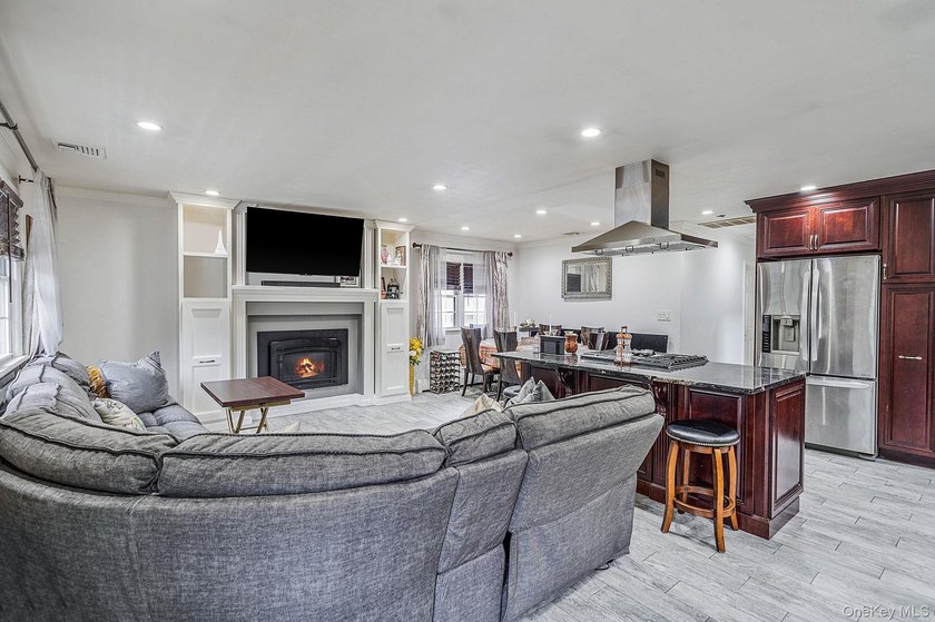 Welcome to 138 River Road, Shirley - a beautifully maintained - photo 3