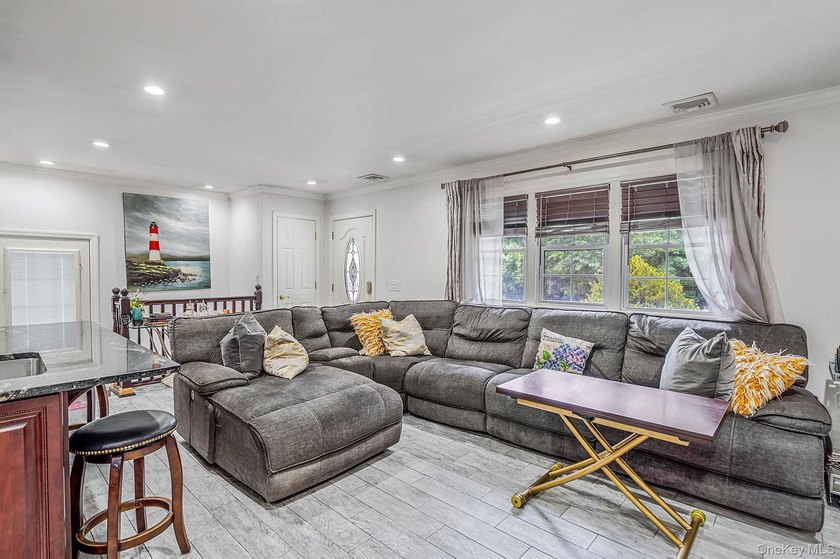 Welcome to 138 River Road, Shirley - a beautifully maintained - photo 4
