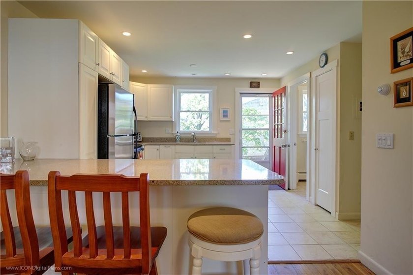 Unbeatable Newport Value: Rare 2-Story Townhouse in Desirable - photo 6