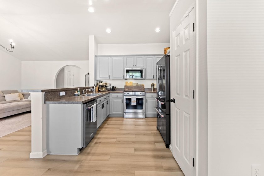 ***OPEN HOUSE Saturday July 18th 10-3pm*** This is a beautifully - photo 5