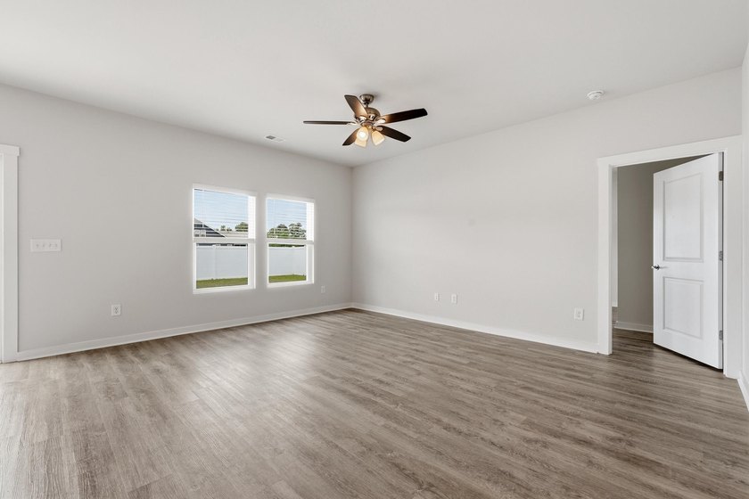 Welcome to this beautifully maintained 3-bedroom, 2-bath home - photo 6
