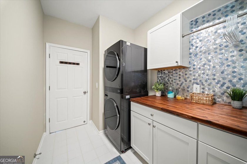 Have you been looking everywhere for a gorgeous home with a - photo 25