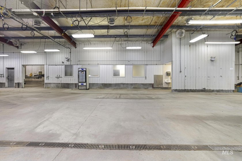 Exceptional commercial opportunity on 14.44 acres, conveniently - photo 25