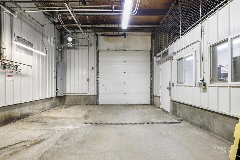 Exceptional commercial opportunity on 14.44 acres, conveniently - photo 31