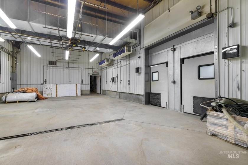 Exceptional commercial opportunity on 14.44 acres, conveniently - photo 33