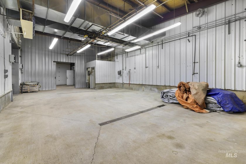 Exceptional commercial opportunity on 14.44 acres, conveniently - photo 35
