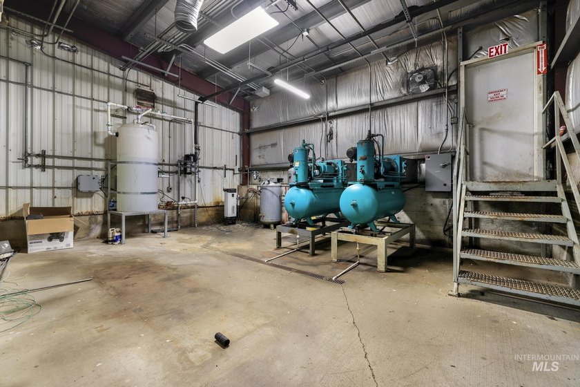 Exceptional commercial opportunity on 14.44 acres, conveniently - photo 36