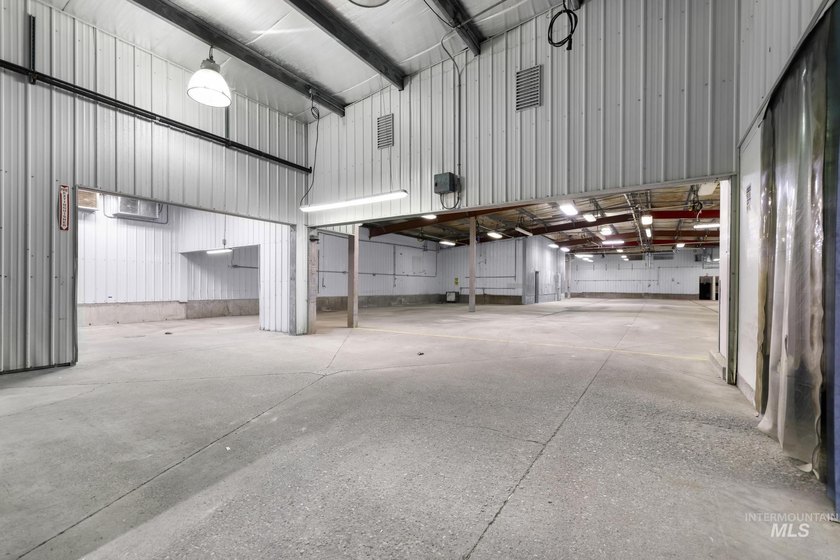Exceptional commercial opportunity on 14.44 acres, conveniently - photo 41