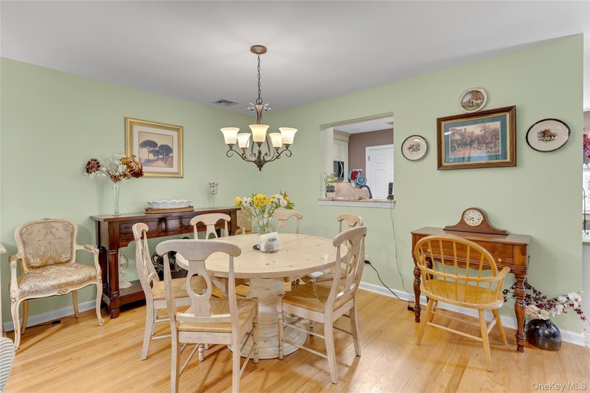 Welcome to this beautifully maintained, energy-efficient - photo 4