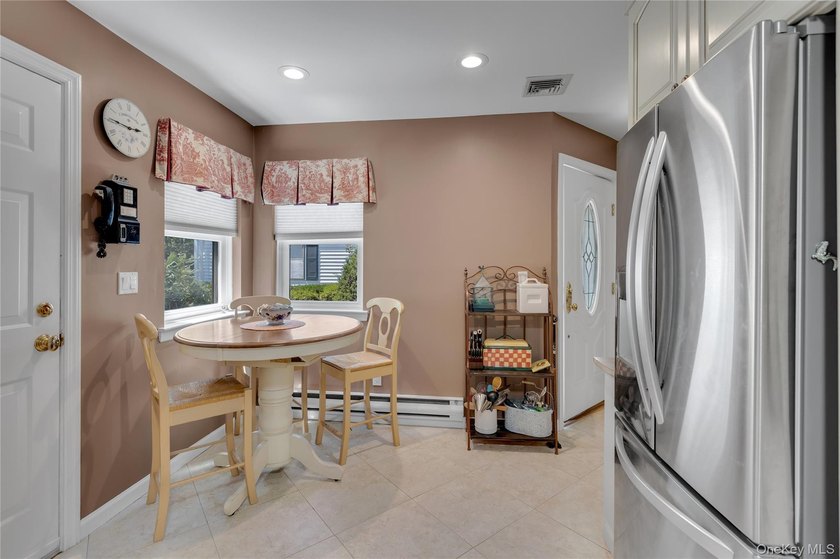 Welcome to this beautifully maintained, energy-efficient - photo 7