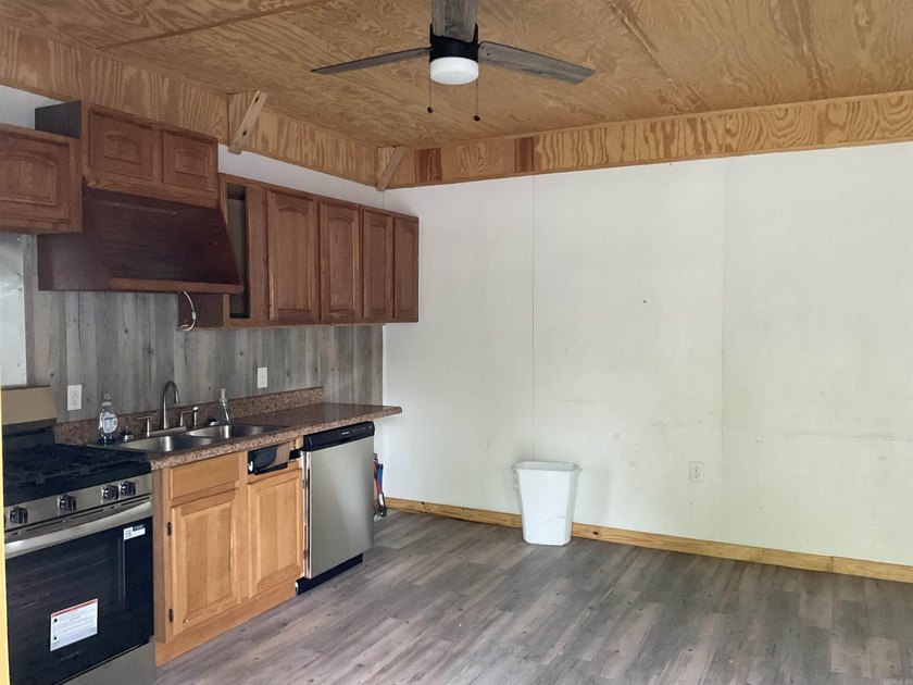 MOTIVATED SELLER !!!! Corner Lot Super cute home with a metal - photo 5