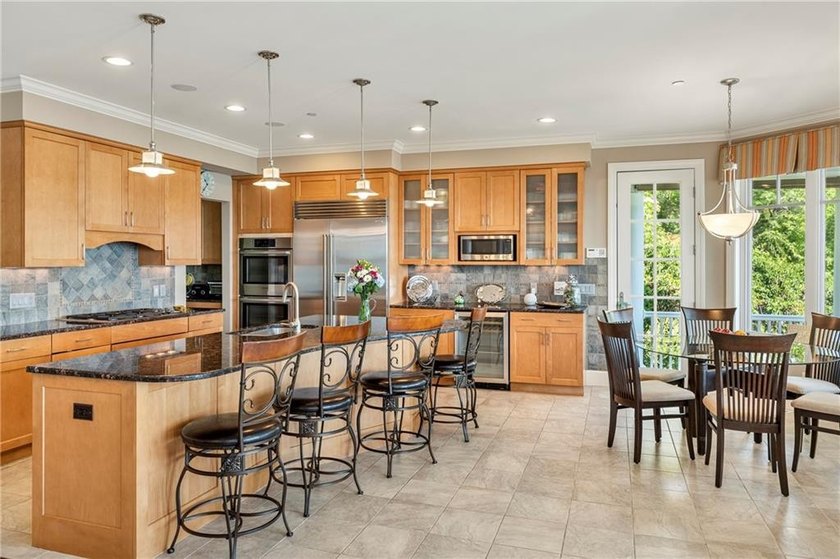 Perched on a private 2-acre waterfront lot in sought-after Plum - photo 8