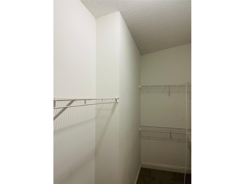 Beautiful and well-maintained home located in a desirable gated - photo 13