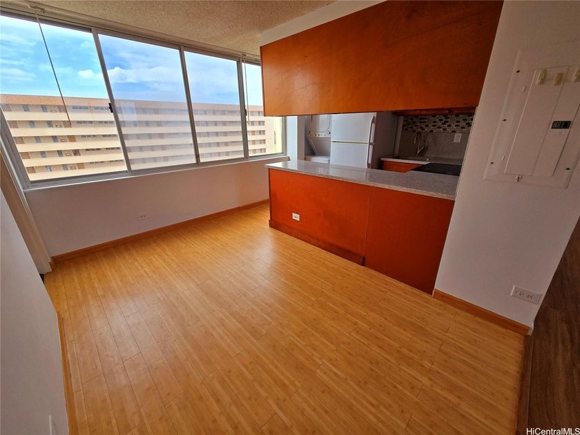 Welcome to Ocean Vista Apartments! This well-maintained - photo 4