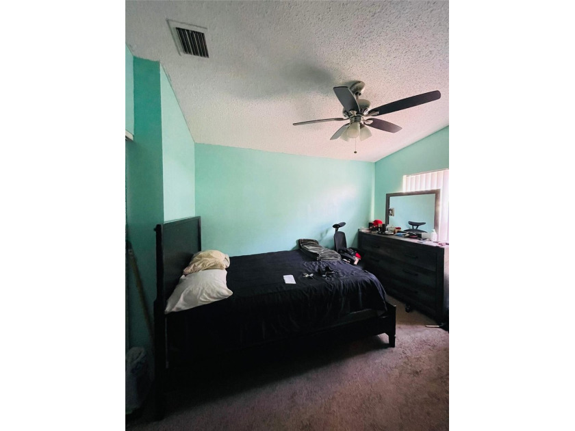 Beautiful and well-maintained home located in a desirable gated - photo 17
