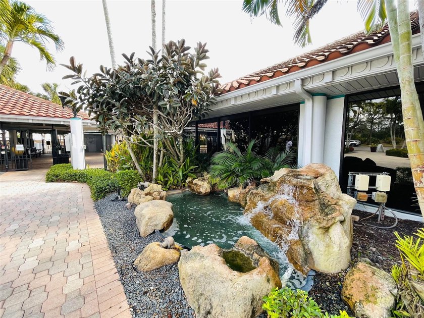 Beautiful and well-maintained home located in a desirable gated - photo 27