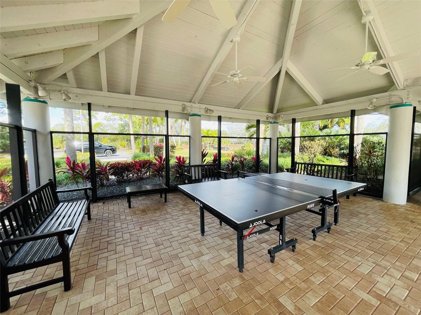 Beautiful and well-maintained home located in a desirable gated - photo 29