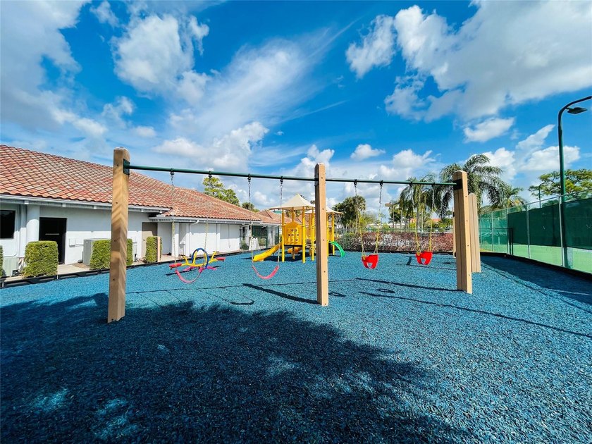 Beautiful and well-maintained home located in a desirable gated - photo 40